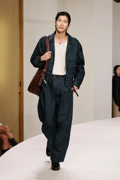 Look 15